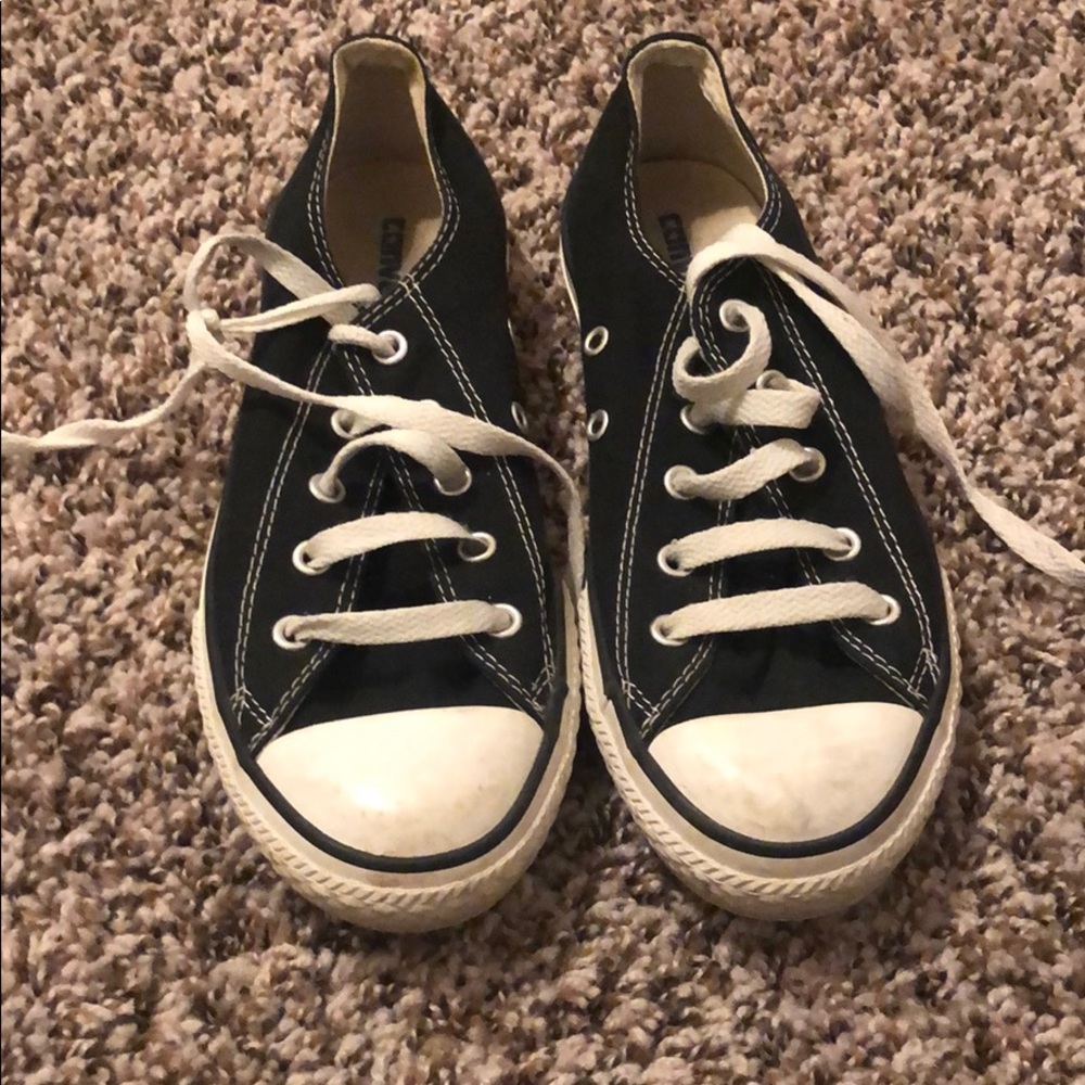 Black converse chucks. Size 3 in kids